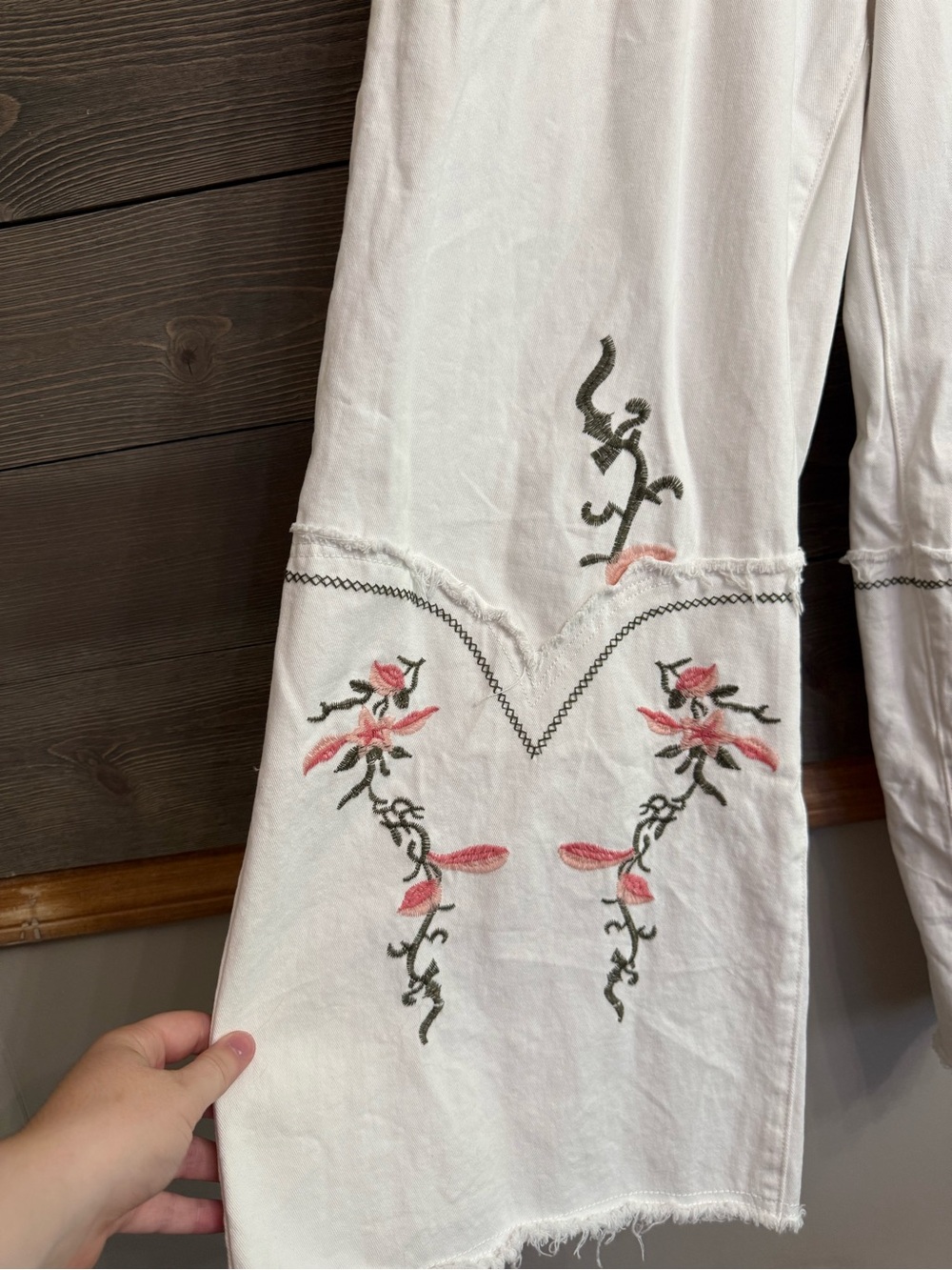 POL Embroidered Floral Wide-Leg Pants - Picture 4 of 9